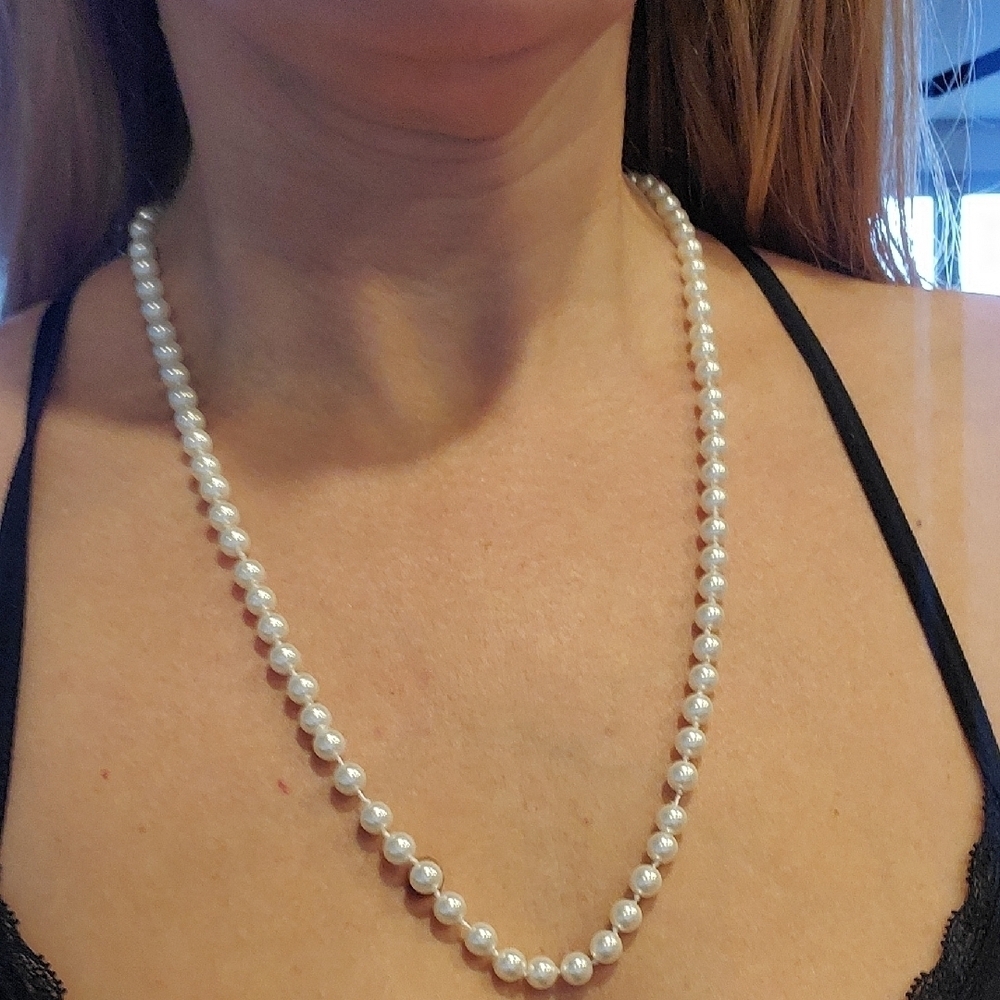 Tommy Hilfiger Classic White Pearl Necklace